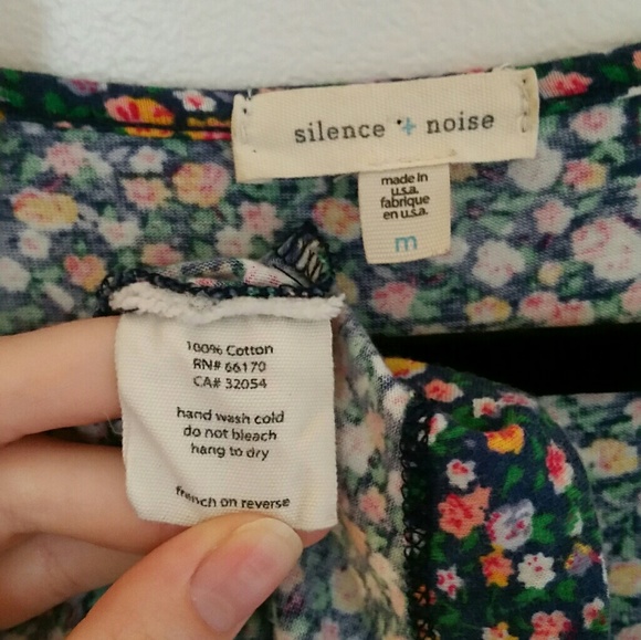 Beautiful Floral Top - Picture 5 of 5